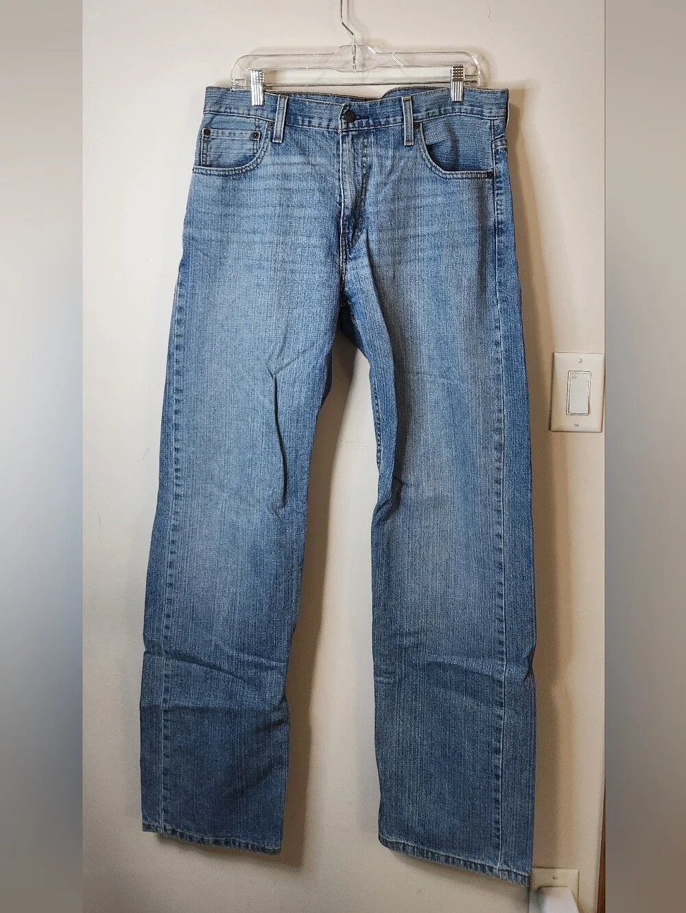 Levis 569 Jeans. Medium Wash. Size 34x36